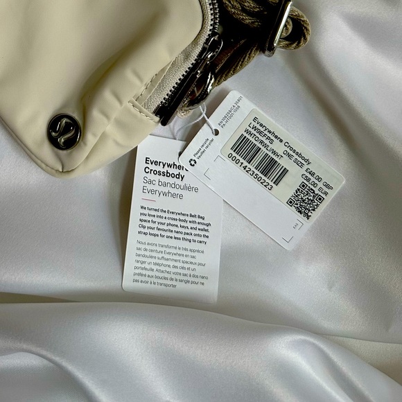 Lululemon Everywhere Crossbody Belt Bag in Tan/White - Picture 2 of 6